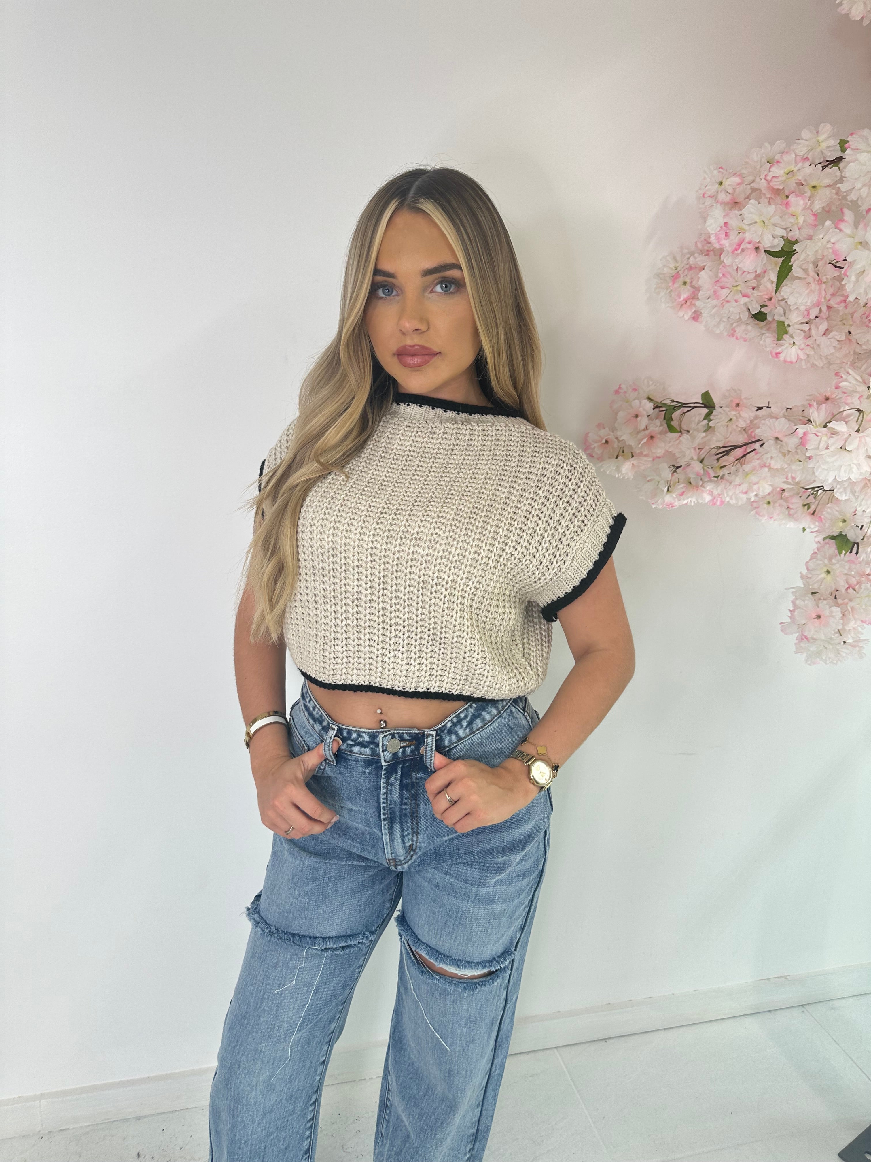 Sleeveless knit top - beige