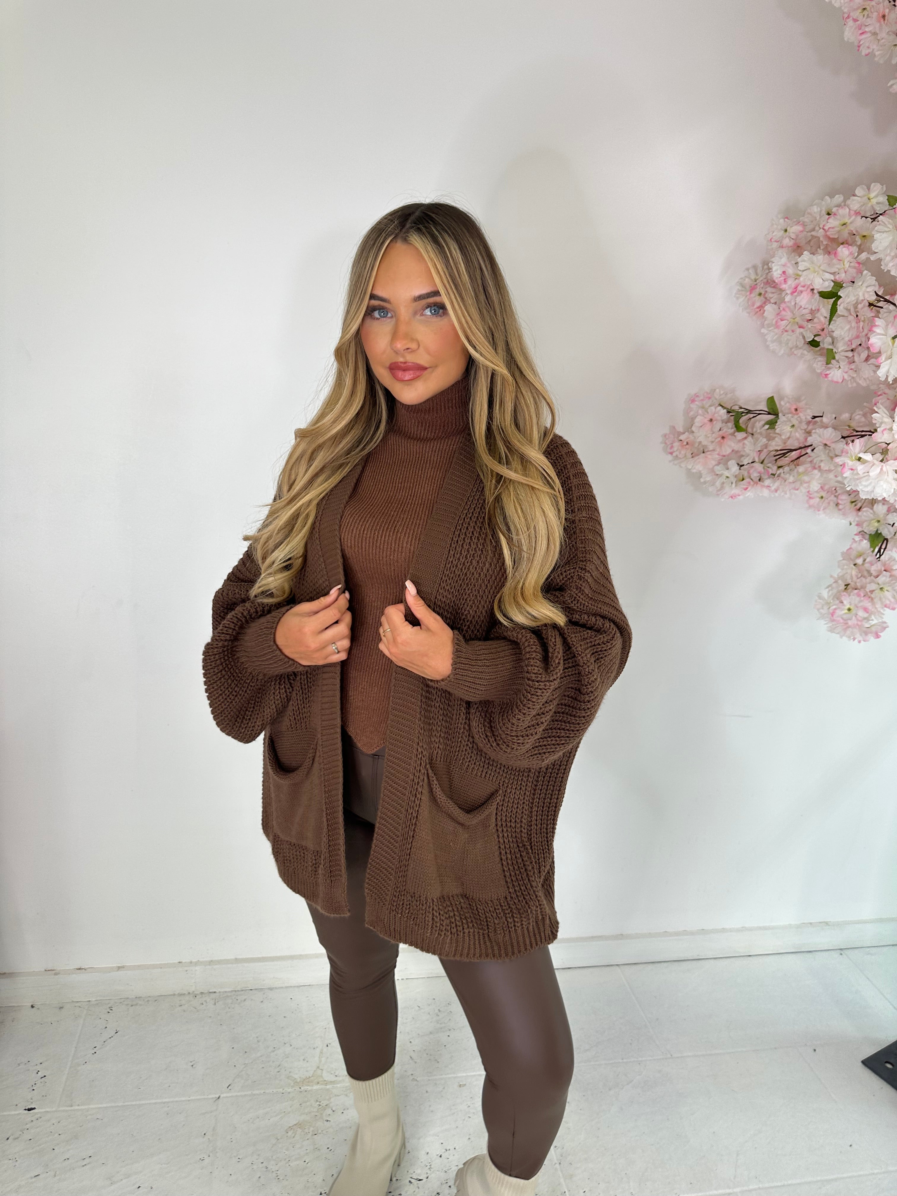 Short knit cardigan - brown