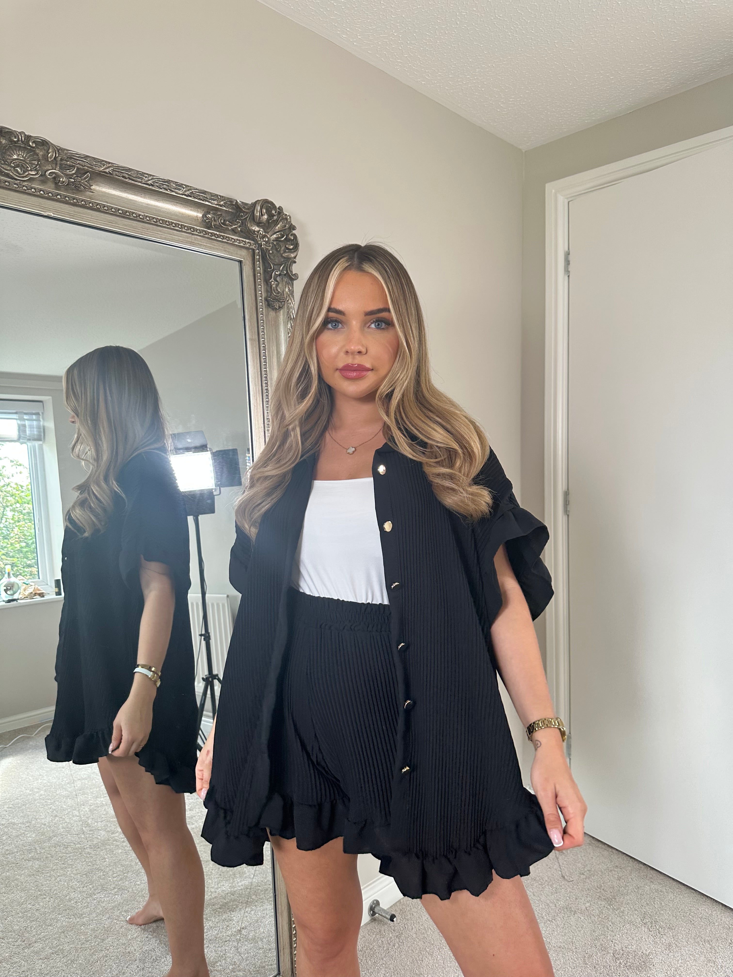 MAE GOLD BUTTON PLEATED SHORT SET - BLACK