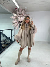 Faux fur poncho - beige