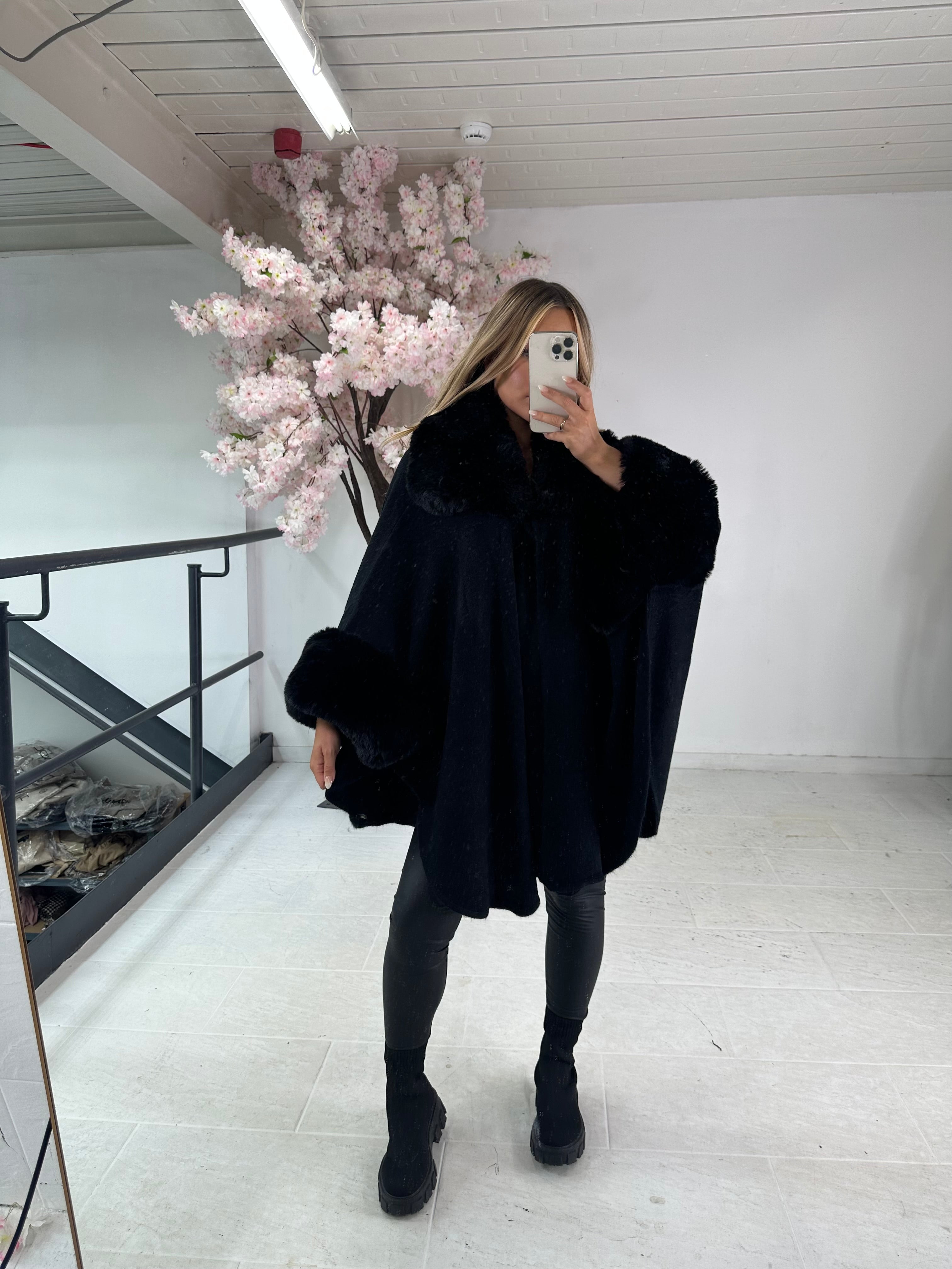 Faux fur poncho - black