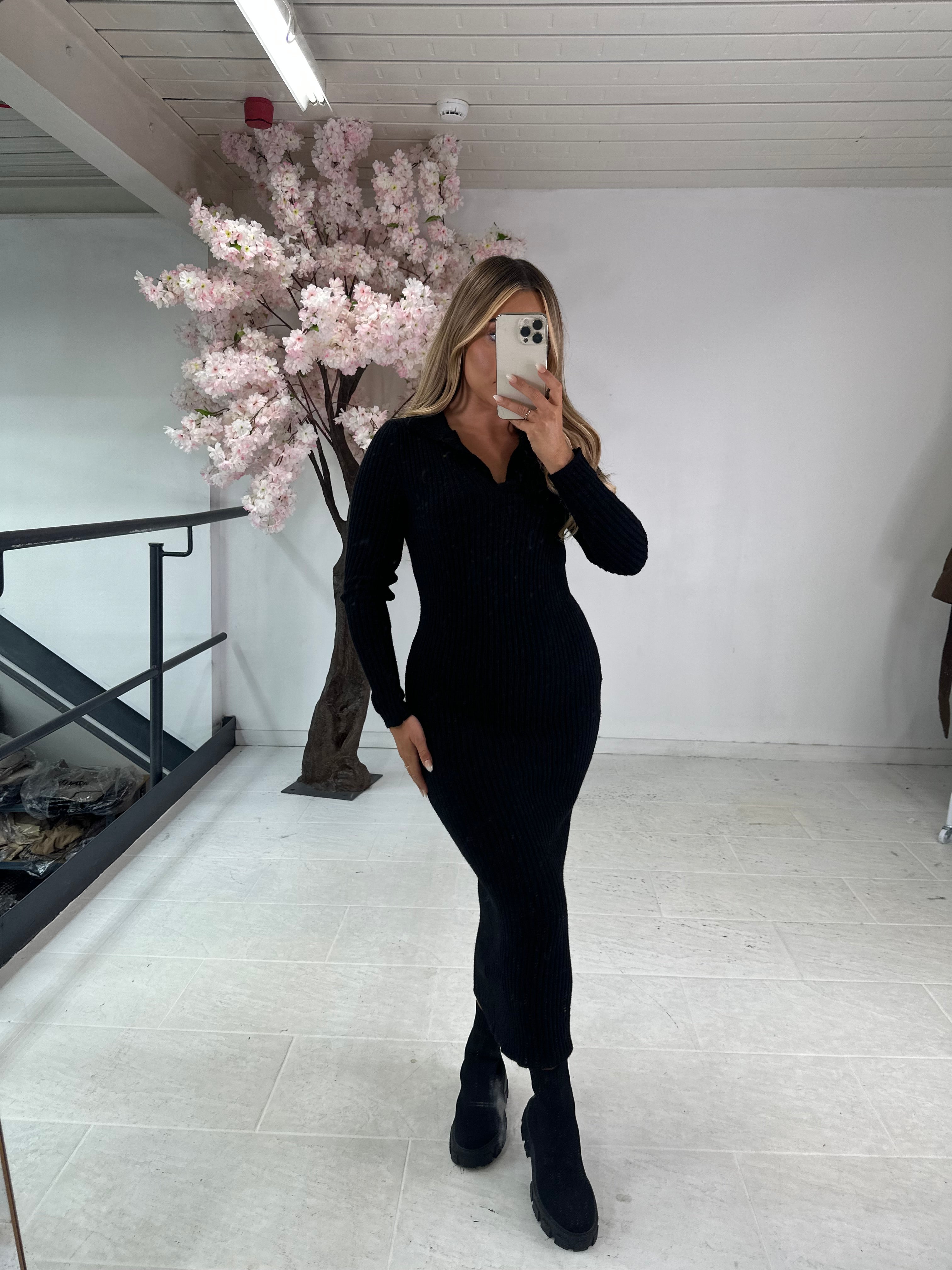 Knit midi dress - black