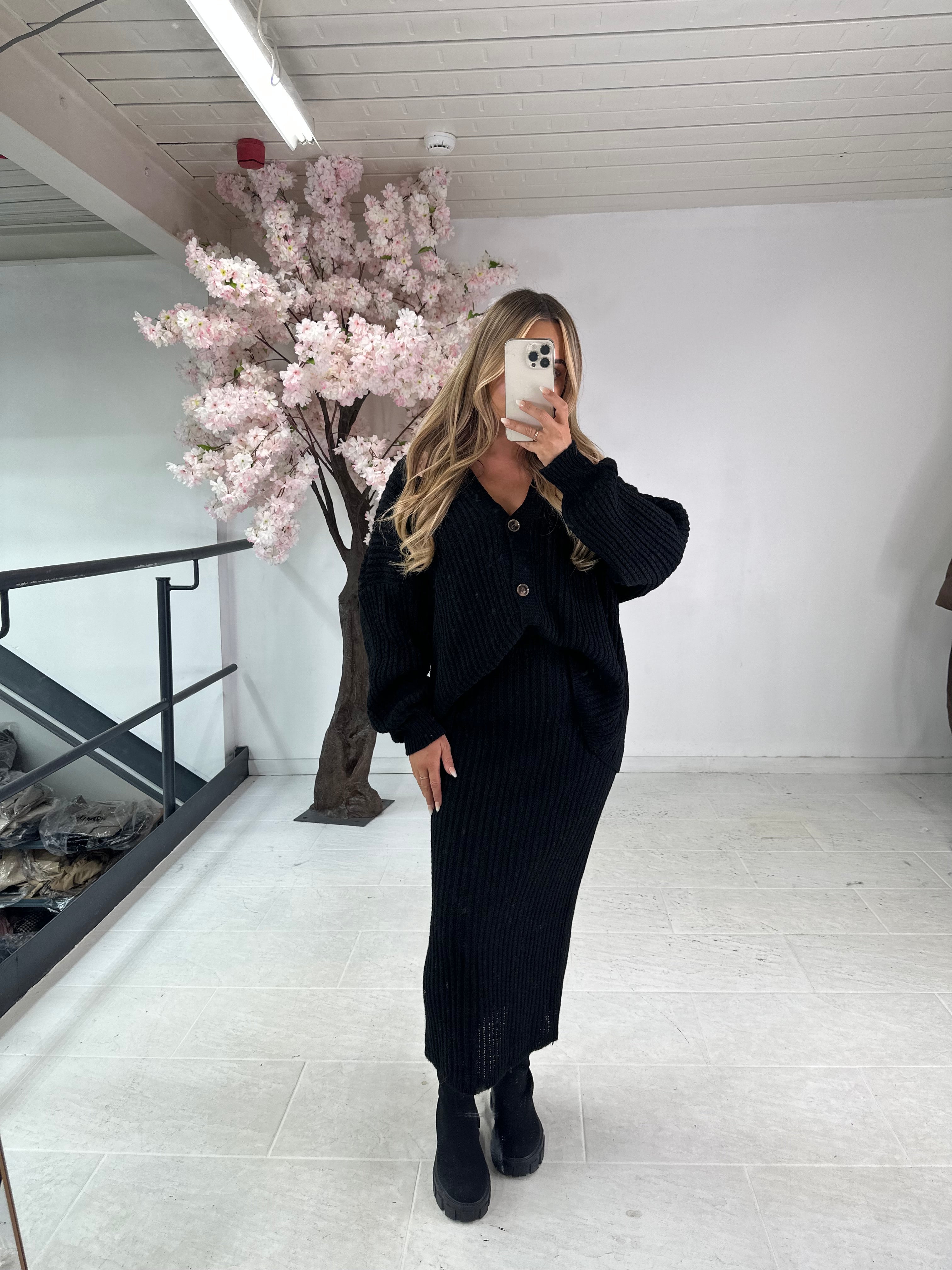 Button knit midi skirt set - black