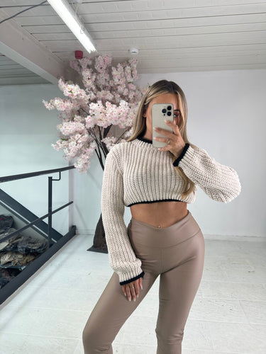 Long sleeve knit crop top - beige