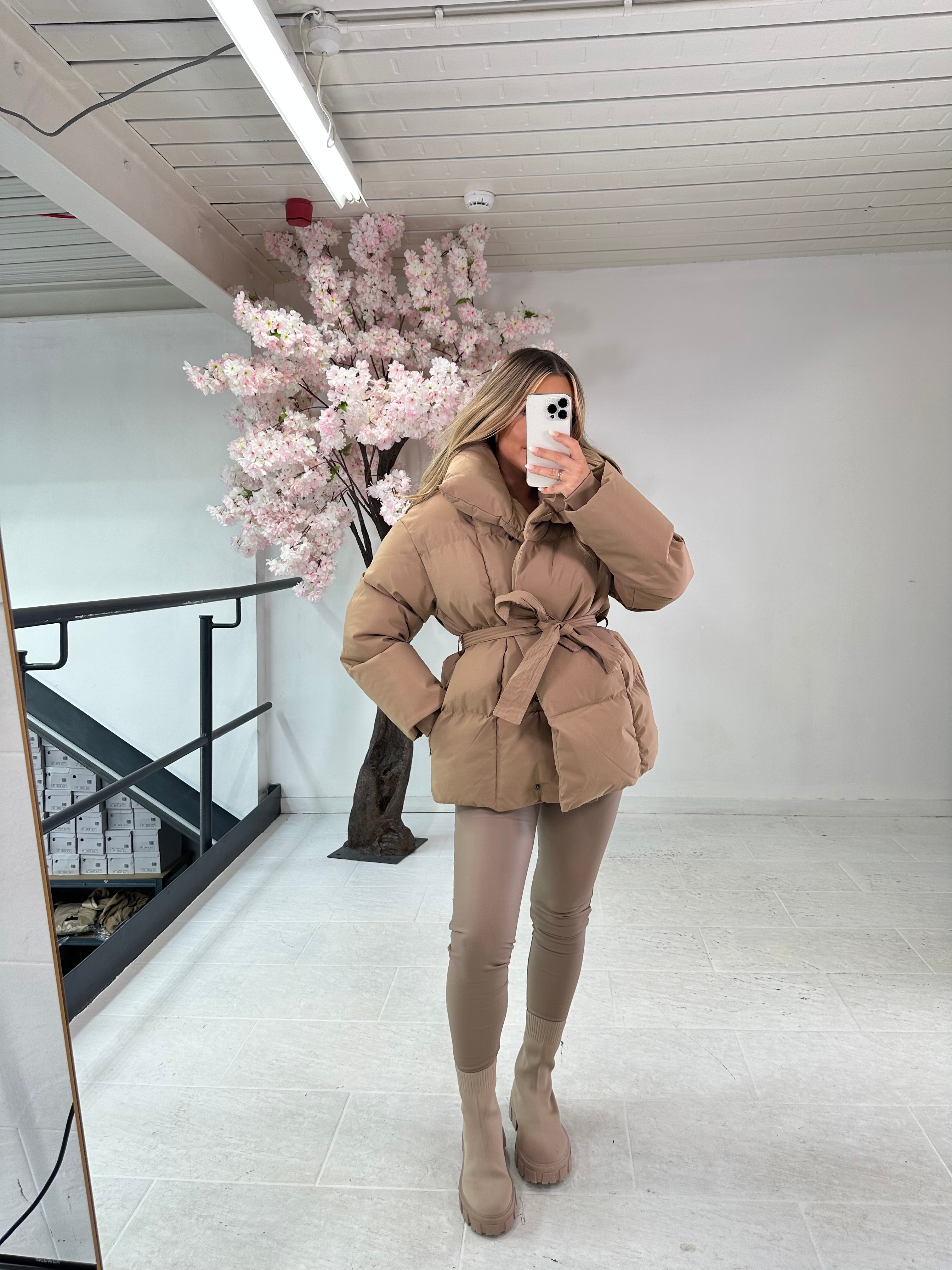 Tie up puffer coat - tan