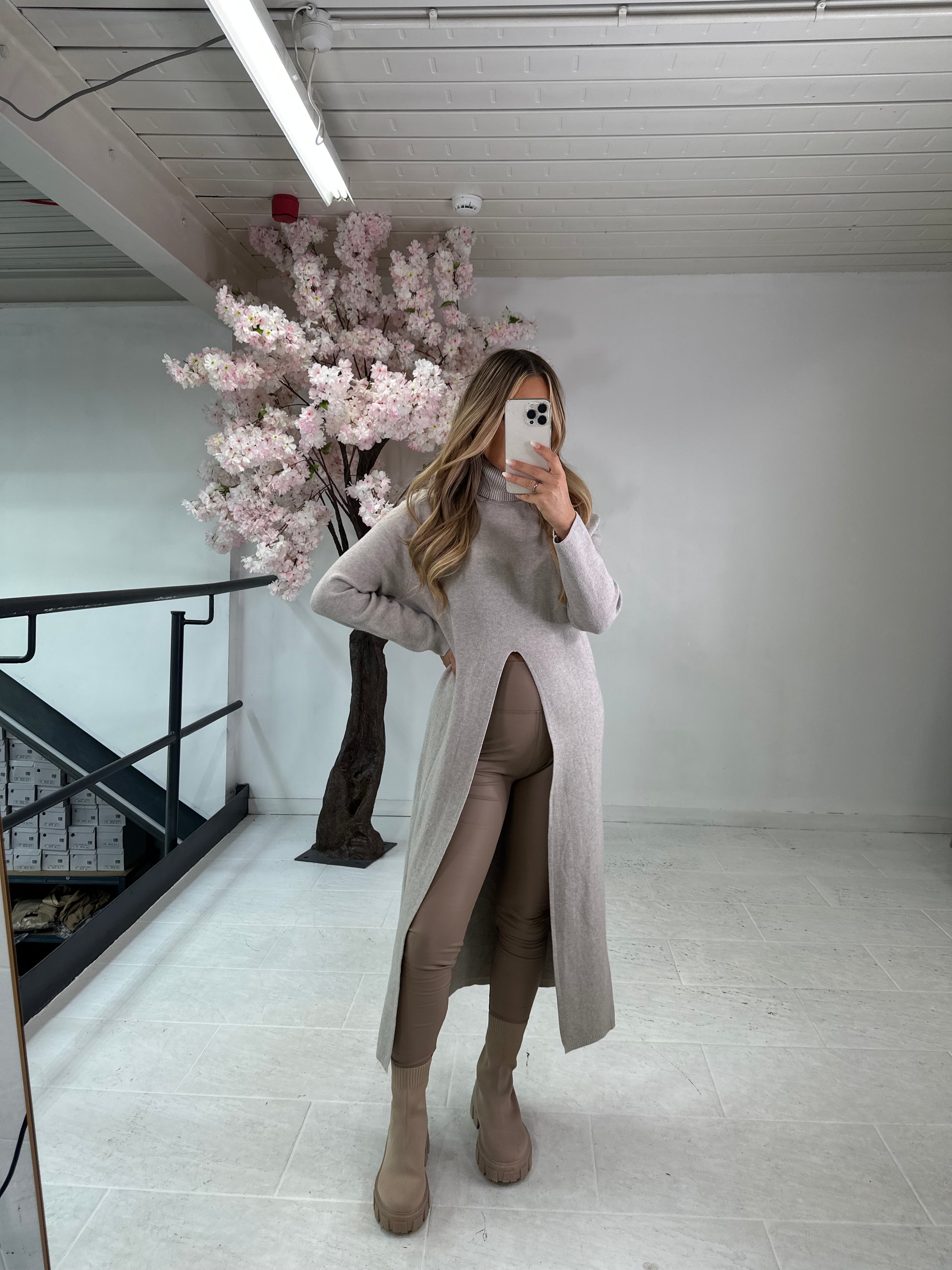 Roll neck slit jumper - taupe