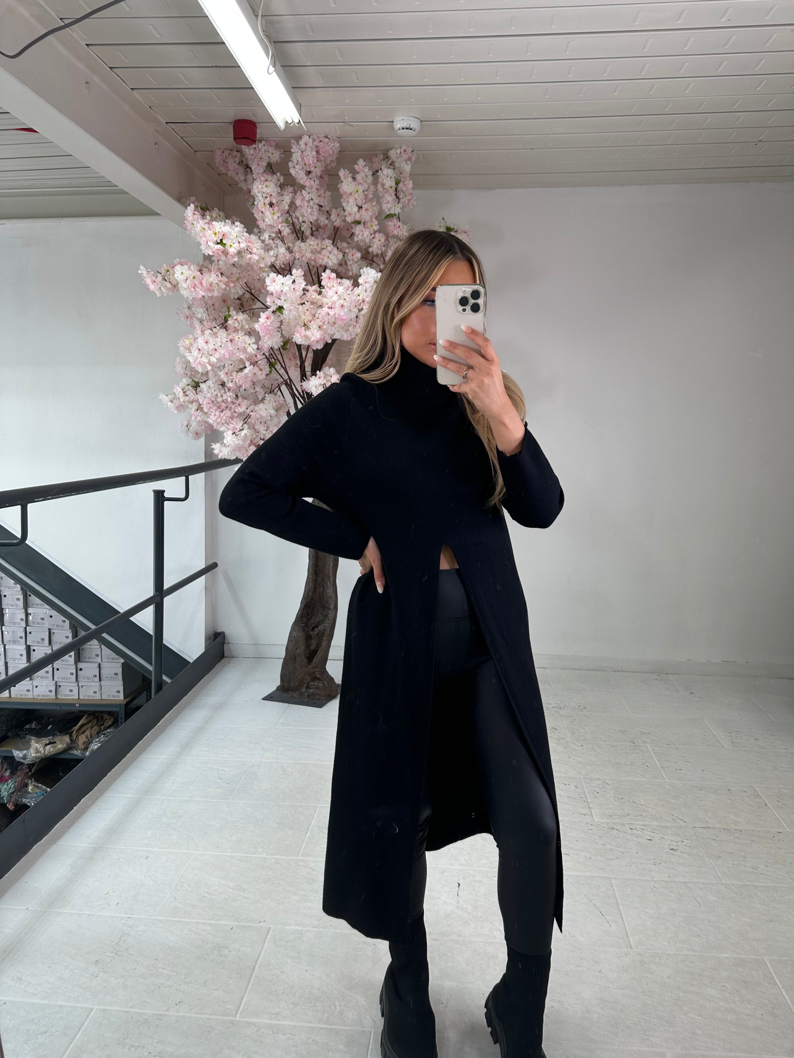 Roll neck slit jumper - black