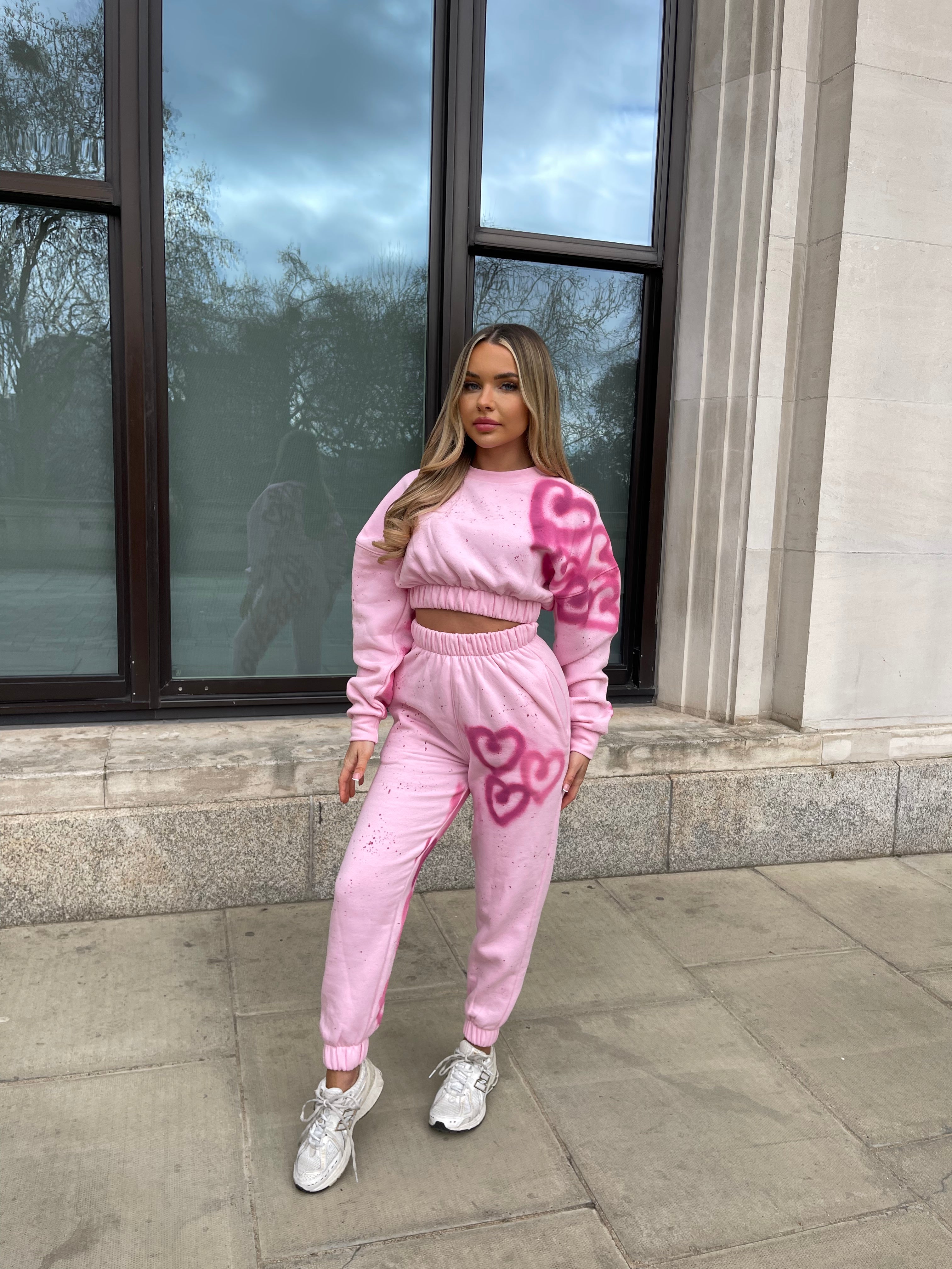 graffiti heart crop jogger set - pink